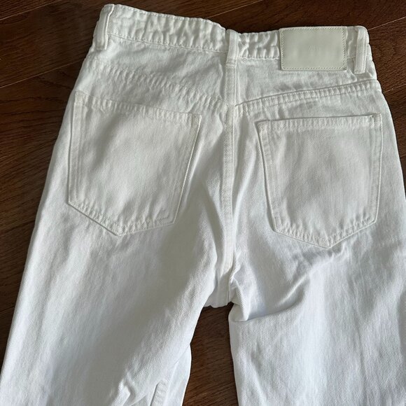 Zara white straight-leg jeans. - Picture 3 of 3